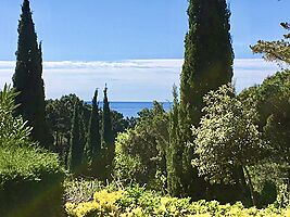 Strandnahes Ferienhaus in herrlicher Villenpark zur Vermietung. Lloret de Mar 