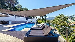 Villa con piscina y licencia turistica  en venta