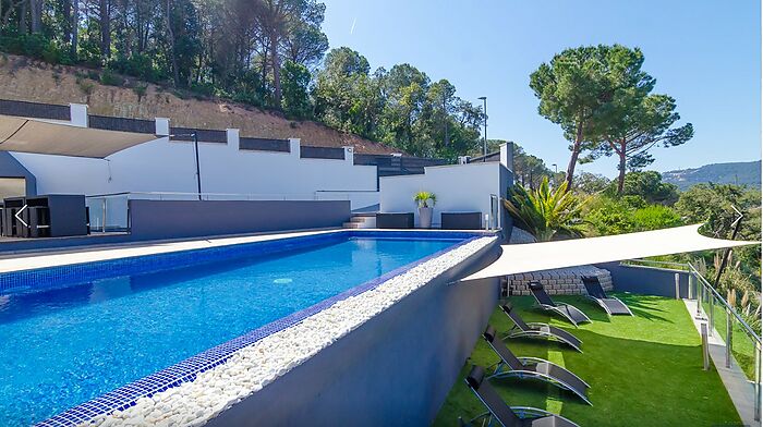 Villa con piscina y licencia turistica  en venta