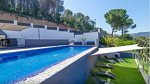 Villa mit Pool und Touristenlizenz zu verkaufen