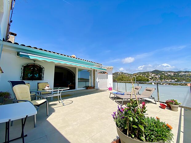 Maison à louer avec belle vue à Cala Canyelles