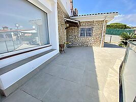 House with beautiful views for rent in Cala Canyelles.