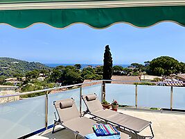 House with beautiful views for rent in Cala Canyelles.