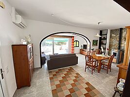 House with beautiful views for rent in Cala Canyelles.