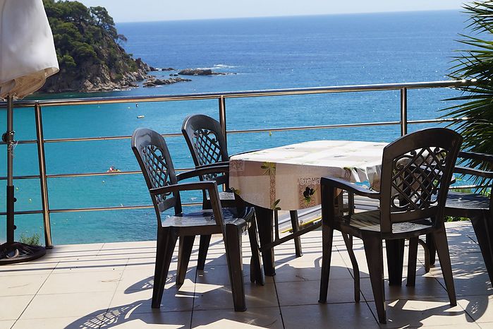 House with 1 bedroom, for rent, views direct to the beach, in Cala canyelles-Lloret de mar