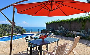 Maison et appartement à vendre avec piscine et vue panoramique