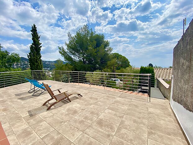 Confortable maison à louer avec piscine à Cala Canyelles.