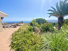 Belle villa avec impressionnante vue sur mer en location a Cala Canyelles.