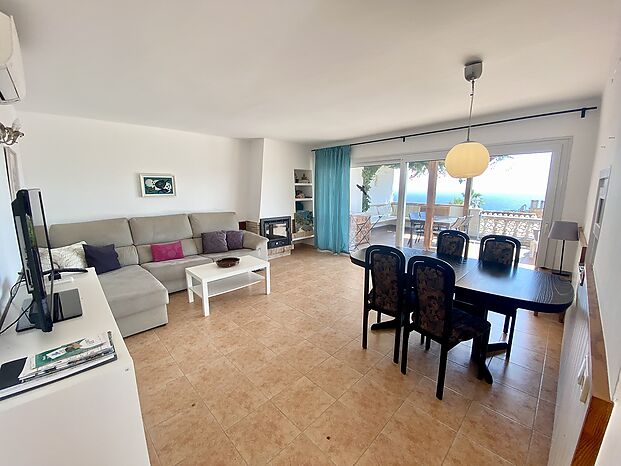 Beautiful house with impressing sea view for rent in Cala Canyelles.