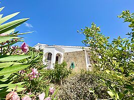 Belle villa avec impressionnante vue sur mer en location a Cala Canyelles.