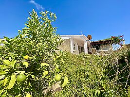 Belle villa avec impressionnante vue sur mer en location a Cala Canyelles.