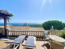 Schönes Haus mit beeindruckendem Meerblick zur Vermietung in Cala Canyelles.