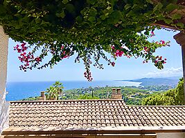 Beautiful house with impressing sea view for rent in Cala Canyelles.