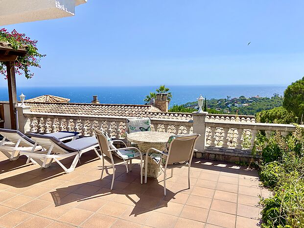 Beautiful house with impressing sea view for rent in Cala Canyelles.