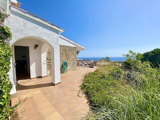 Bonita casa con impresionantes vistas al mar en alquiler en Cala Canyelles.