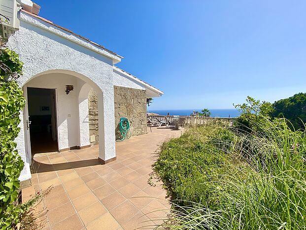 Schönes Haus mit beeindruckendem Meerblick zur Vermietung in Cala Canyelles.