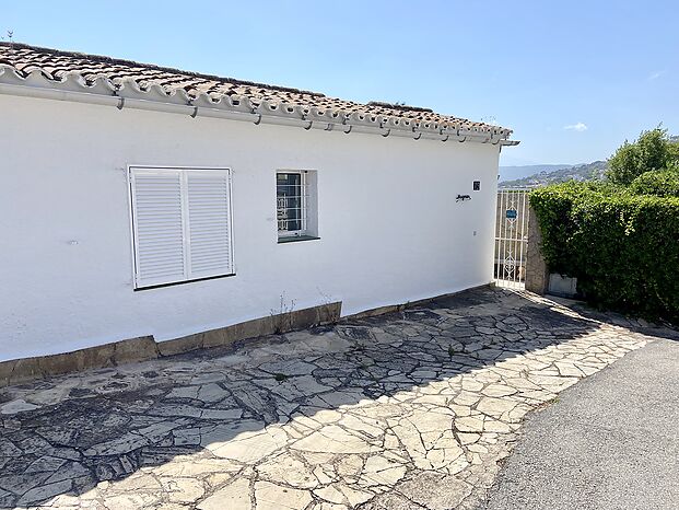 Belle villa avec impressionnante vue sur mer en location a Cala Canyelles.