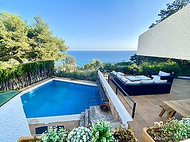 Belle villa avec piscine privée et vue sur la mer