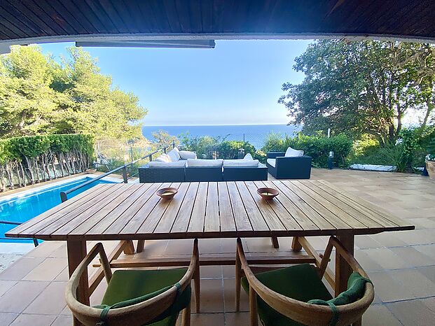Preciosa Villa con piscina y vistas al mar