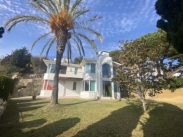 Wunderschöne Villa mit Meerblick zu verkaufen