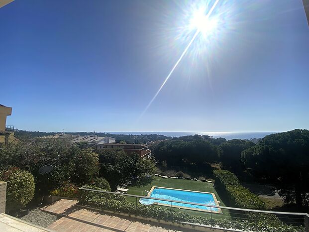 Beautiful house for sale with pool and sea views