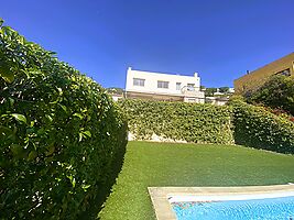 Beautiful house for sale with pool and sea views