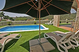 Villa en location de vacances avec piscine et vue mer