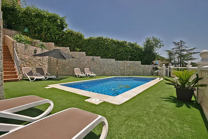 Vacation rental villa with pool and sea views
