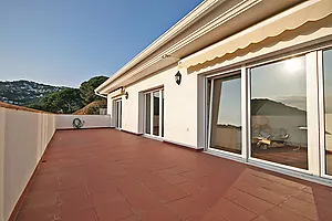 Villa en location de vacances avec piscine et vue mer