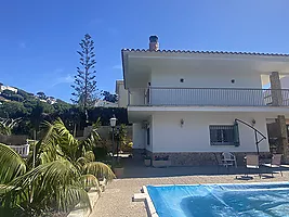 Schönes Haus mit Grundstück und Pool in Cala Canyelles