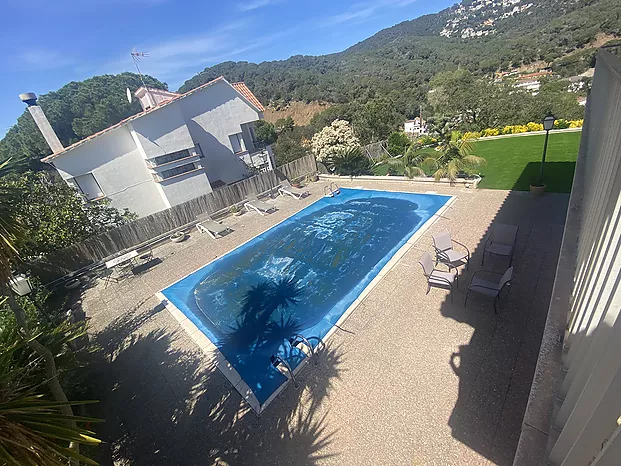 Schönes Haus mit Grundstück und Pool in Cala Canyelles