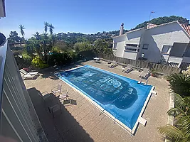 Casa en venta con piscina  y a 800 metros de la Playa de Cala Canyelles