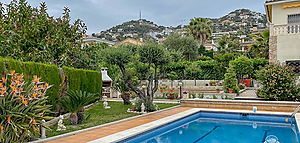 House for sale with flat plot and tourist license in - Lloret de Mar.